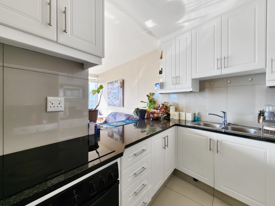 To Let 3 Bedroom Property for Rent in Vredehoek Western Cape